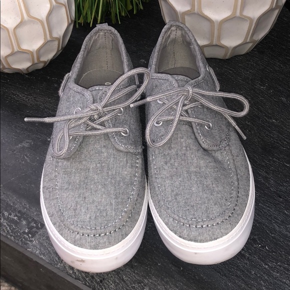 boat shoes with holes